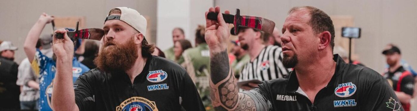 Two knife-duals throwers releasing simultaneously at the same target
